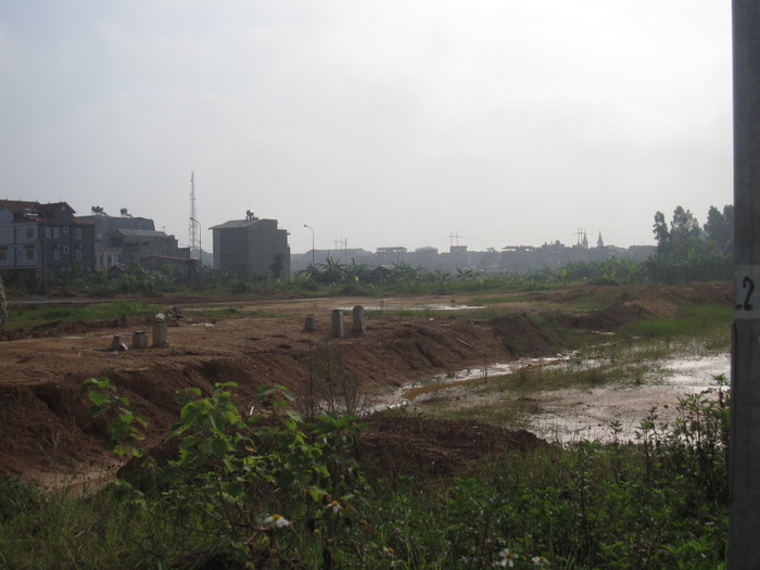 Và đôi chỗ, công trình mang ý nghĩa lịch sử của đất tổ Vua Hùng vẫn chỉ dừng lại ở việc san lấp mặt bằng. Và đôi chỗ, công trình mang ý nghĩa lịch sử của đất tổ Vua Hùng vẫn chỉ dừng lại ở việc san lấp mặt bằng.