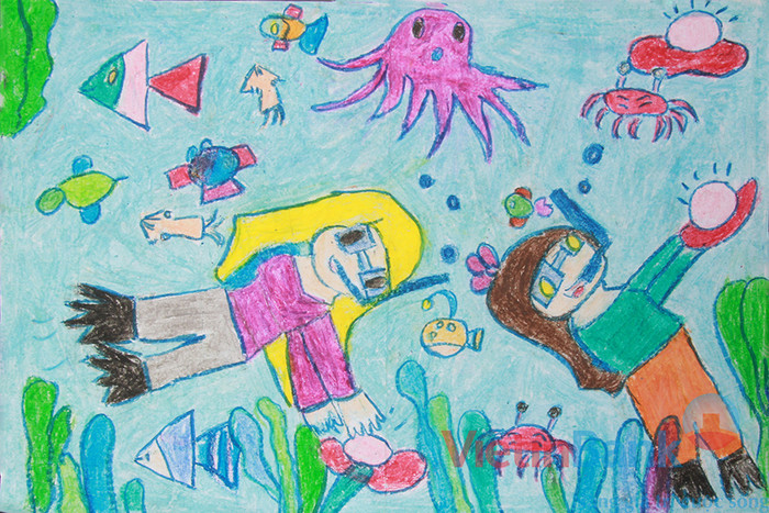 "Ước mơ sau này của em muốn trở thành thợ lặn. Em và người bạn của mình sẽ lặn sâu dưới đáy đại dương, Cùng nhau khám phá những loài cá trên thế giới. Những điều lạ về biển cả, những kiến thức về đại dương đã làm cho em muốn trở thành thợ lặn. Đáy biển thật đẹp đẽ, có những viên ngọc trai sáng rực rỡ, biển cả có những hải sản quý. Biển đúng là món quà mà thiên nhiên dành tặng chúng ta. Vì vậy chúng ta phải bảo vệ, giữ gìn biển."