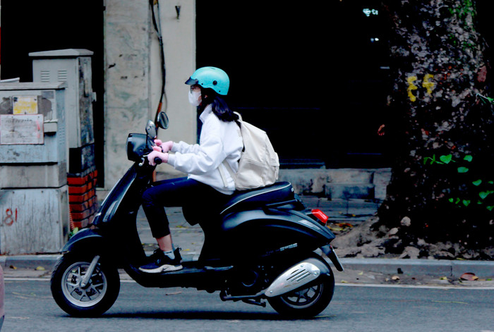 Hình ảnh minh họa. (Ảnh: Mạnh Đoàn) gdvn-hoc-sinh-dieu-khien-xe-may-dien-xe-may-duoi-50cc-2-2214.jpg