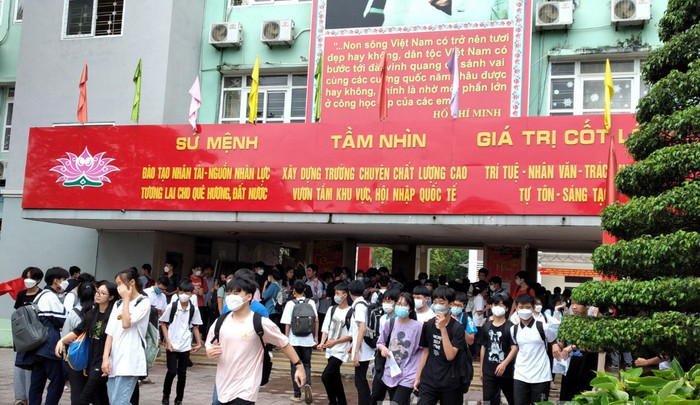 Thi vào lớp 10 trường Trung học phổ thông Chuyên Hoàng Văn Thụ. (Ảnh: Báo Hòa Bình) thi-vao-lop-10-anh-bao-hoa-binh.jpg