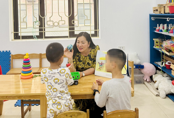 Theo Tiến sĩ Đỗ Thị Thảo, việc giảng dạy đối tượng đặc thù nên các sinh viên cũng học chương trình đào tạo khá nặng. (Ảnh: NVCC) tien-si-do-thi-thao- (2).jpg