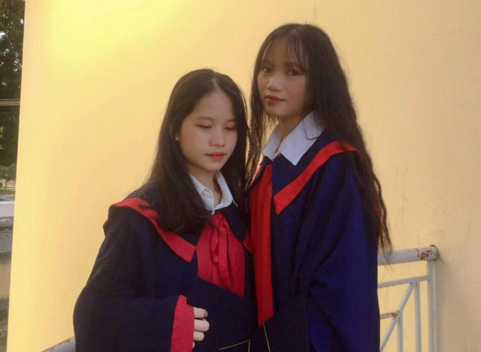 Ngọc (bên phải) cùng bạn thân lưu giữ kỷ niệm thời áo trắng. (Ảnh: NVCC) Ngọc (bên phải) cùng bạn thân lưu giữ kỷ niệm thời áo trắng. (Ảnh: NVCC)