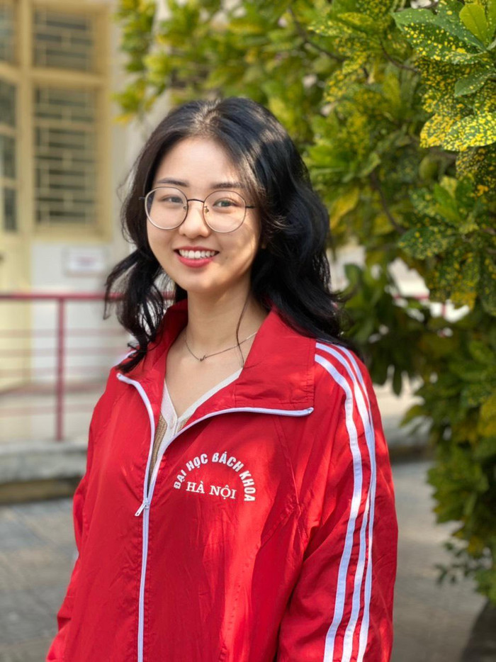 Nữ thủ khoa Nguyễn Phương Thảo chia sẻ, sinh viên nên tìm việc làm thêm từ khi còn đi học để tích lũy kinh nghiệm. (Ảnh: NVCC)