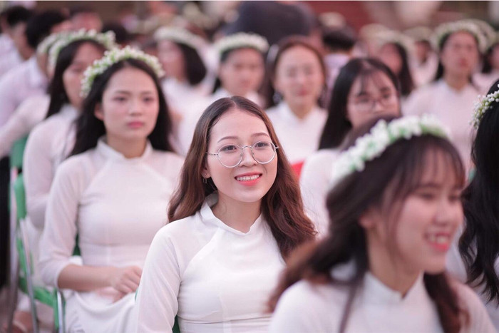 Nữ thủ khoa cho biết, việc hỏi và tranh luận sẽ giúp việc ôn tập hiểu quả nhờ hiểu sâu vấn đề và ghi nhớ kiến thức lâu hơn. (Ảnh: NVCC)