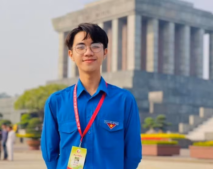 Võ Lập Phúc đến thăm Lăng Bác trong lần dự Đại hội tài năng trẻ vào cuối năm 2020. (Ảnh: NVCC)