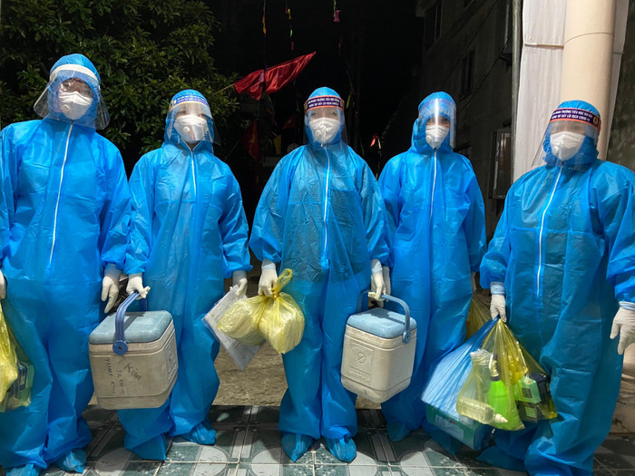 Cán bộ, nhân viên Y tế tại Hà Tĩnh đang tích cực làm việc trong điều kiện thời tiết khó khăn, quyết tâm đẩy lùi dịch bệnh. (Ảnh: NVCC) Cán bộ, nhân viên Y tế tại Hà Tĩnh đang tích cực làm việc trong điều kiện thời tiết khó khăn, quyết tâm đẩy lùi dịch bệnh. (Ảnh: NVCC)