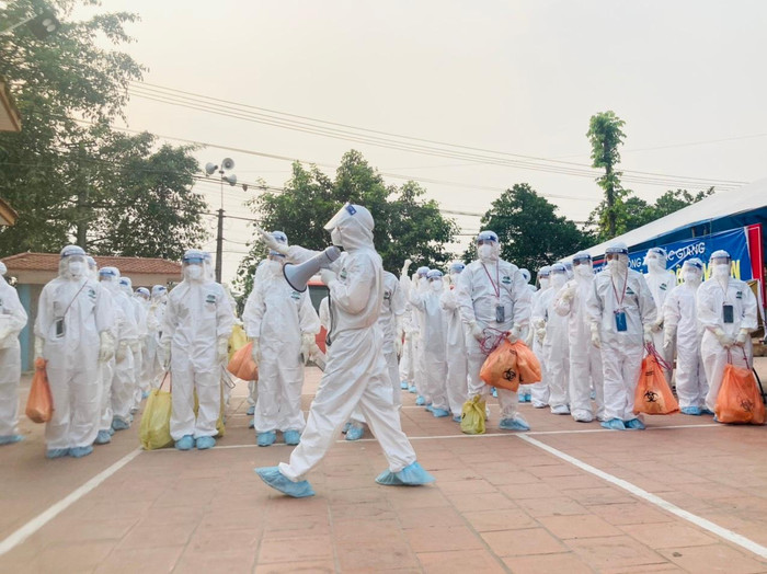 Những chiến binh áo trắng kết nối, hỗ trợ nhau khi làm nhiệm vụ. (Ảnh: NVCC) Những chiến binh áo trắng kết nối, hỗ trợ nhau khi làm nhiệm vụ. (Ảnh: NVCC)