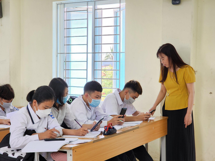 Bước sang năm thứ hai thực hiện chương trình mới tại bậc trung học cơ sở, việc bố trí, sắp xếp giáo viên dạy học tích hợp vẫn còn khó khăn. (Ảnh minh hoạ: Phạm Phương Linh) Bước sang năm thứ hai thực hiện chương trình mới tại bậc trung học cơ sở, việc bố trí, sắp xếp giáo viên dạy học tích hợp vẫn còn khó khăn. (Ảnh minh hoạ: Phạm Phương Linh)