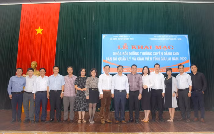 Trường Đại học Sư phạm Thành phố Hồ Chí Minh phối hợp với Trường Cao đẳng Sư phạm Gia Lai tổ chức bồi dưỡng chuyên đề cho cán bộ quản lý và giáo viên trên địa bàn.