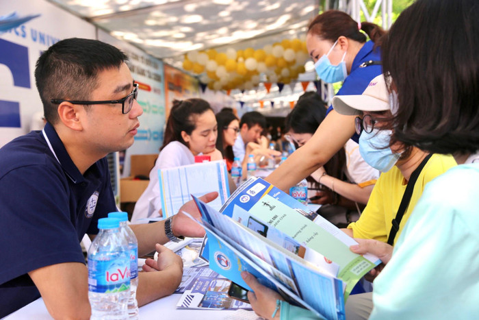 Năm 2023, nhiều trường đại học áp dụng phương thức xét tuyển học bạ. Ảnh minh họa: Ngọc Ánh