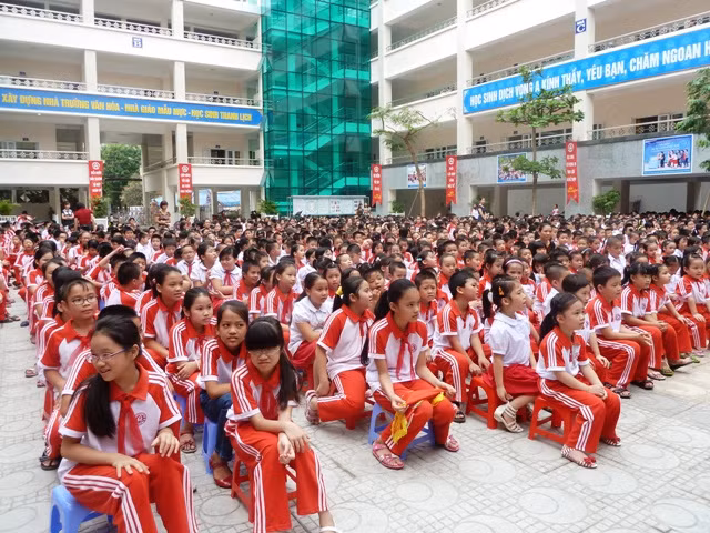 Các em vui vẻ mong muốn tham gia vào cuộc thi để giúp đỡ các bạn không may mắn.