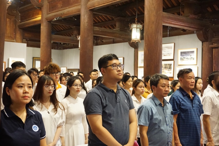 Thầy cô giáo và các bạn sinh viên tham dự buổi lễ. Thầy cô giáo và các bạn sinh viên tham dự buổi lễ.