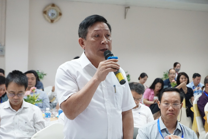 Phó Giáo sư Nguyễn Quốc Tiến – Bí thư Đảng ủy, Chủ tịch Hội đồng trường Trường Đại học Y dược Thái Bình chia sẻ tại tọa đàm. Phó Giáo sư Nguyễn Quốc Tiến – Bí thư Đảng ủy, Chủ tịch Hội đồng trường Trường Đại học Y dược Thái Bình chia sẻ tại tọa đàm.