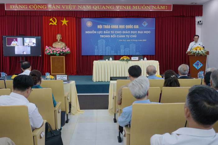 Hội thảo khoa học quốc gia "Nguồn lực đầu tư cho giáo dục đại học trong bối cảnh tự chủ" thu hút sự tham gia của nhiều đại biểu, lãnh đạo các trường đại học. Hội thảo khoa học quốc gia "Nguồn lực đầu tư cho giáo dục đại học trong bối cảnh tự chủ" thu hút sự tham gia của nhiều đại biểu, lãnh đạo các trường đại học.