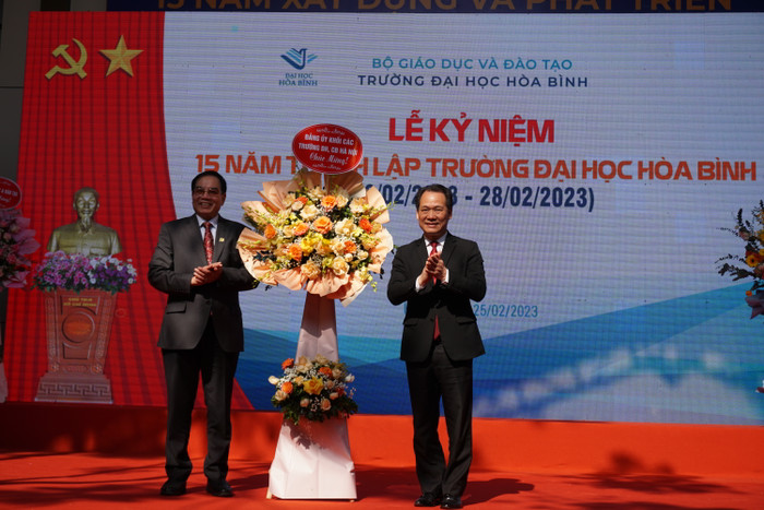 Các đại biểu đánh giá cao những thành tựu, kết quả Trường Đại học Hòa Bình đã đạt được. Ảnh: Linh Trang Các đại biểu đánh giá cao những thành tựu, kết quả Trường Đại học Hòa Bình đã đạt được. Ảnh: Linh Trang