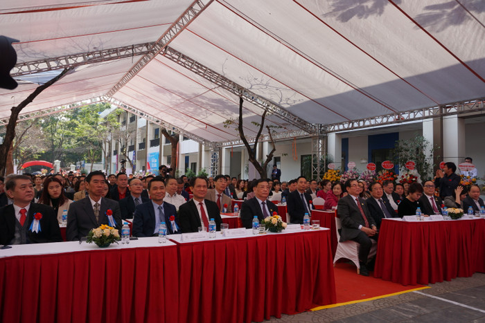 Các đại biểu tham dự lễ kỷ niệm 15 năm thành lập Trường Đại học Hòa Bình. Ảnh: Linh Trang Các đại biểu tham dự lễ kỷ niệm 15 năm thành lập Trường Đại học Hòa Bình. Ảnh: Linh Trang