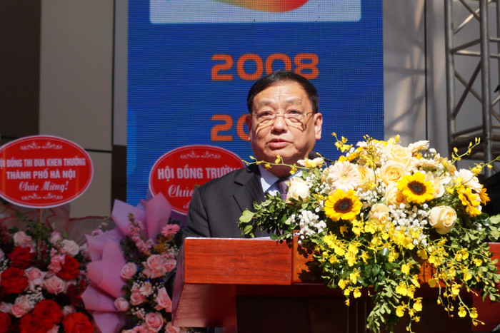 Nhà giáo Nhân dân, Phó Giáo sư, Tiến sĩ Tô Ngọc Hưng phát biểu chia sẻ tại buổi lễ. Ảnh: Linh Trang Nhà giáo Nhân dân, Phó Giáo sư, Tiến sĩ Tô Ngọc Hưng phát biểu chia sẻ tại buổi lễ. Ảnh: Linh Trang