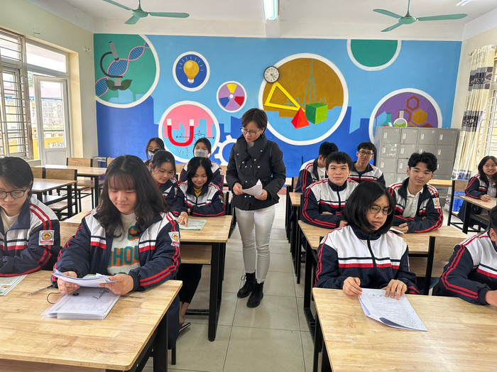 Giờ học tiếng Anh tại Trường Trung học cơ sở Hùng Vương. Giờ học tiếng Anh tại Trường Trung học cơ sở Hùng Vương.