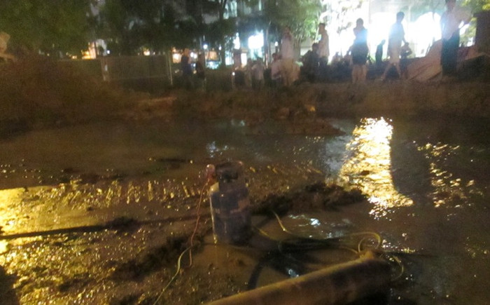 Cận cảnh khu vực đường ống bị vỡ. Cận cảnh khu vực đường ống bị vỡ.