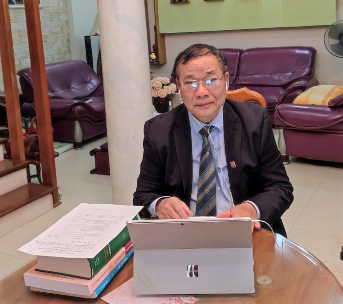 Bác sĩ Lê Nhân Tuấn hiện là sinh viên ngành Ngôn ngữ Anh, hệ Đào tạo trực tuyến (E-Learning) của Trường Đại học Mở Hà Nội. (Ảnh: NVCC) Bác sĩ Lê Nhân Tuấn hiện là sinh viên ngành Ngôn ngữ Anh, hệ Đào tạo trực tuyến (E-Learning) của Trường Đại học Mở Hà Nội. (Ảnh: NVCC)