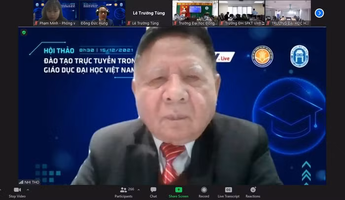 Phó Giáo sư, Tiến sĩ Trần Xuân Nhĩ - Phó chủ tịch Thường trực Hiệp hội Các trường đại học, cao đẳng Việt Nam khẳng định vai trò của đào tạo trực tuyến trong phát triển giáo dục đại học. (Ảnh: PM)