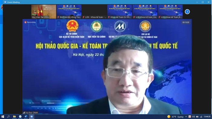 Tiến sĩ Vũ Đức Chính – Cục trưởng Cục quản lý, giám sát Kế toán, Kiểm toán – Bộ Tài chính chia sẻ tại hội thảo.