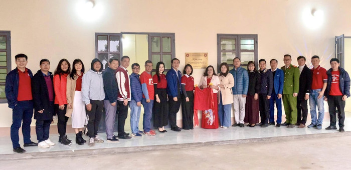 Lễ bàn giao công trình nhà ở bán trú cho Trường Tiểu học số 2 Kim Sơn, huyện Bảo Yên, tỉnh Lào Cai do Công đoàn Trường Đại học Ngoại thương tài trợ. Lễ bàn giao công trình nhà ở bán trú cho Trường Tiểu học số 2 Kim Sơn, huyện Bảo Yên, tỉnh Lào Cai do Công đoàn Trường Đại học Ngoại thương tài trợ.
