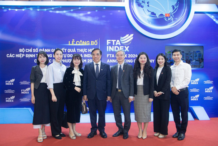 Ban lãnh đạo Trường Đại học Ngoại thương tại Lễ công bố Bộ chỉ số đánh giá kết quả thực hiện các Hiệp định Thương mại tự do (FTA Index) do Nhà trường chủ trì thực hiện. Ban lãnh đạo Trường Đại học Ngoại thương tại Lễ công bố Bộ chỉ số đánh giá kết quả thực hiện các Hiệp định Thương mại tự do (FTA Index) do Nhà trường chủ trì thực hiện.