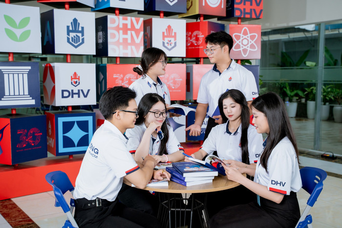 sinh-vien-dhv-3.jpg