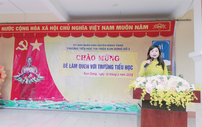Cô Đinh Như Quỳnh - Hiệu trưởng Trường Tiểu học Thị trấn Kon Dơng số 2. Ảnh: NVCC. image140-9976.jpg