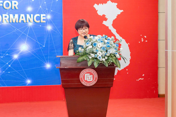 Phó Giáo sư, Tiến sĩ Mai Thai - Giám đốc chương trình Social Business Creation, HEC Montréal, Canada chia sẻ tại Hội thảo. dhnt3.jpg