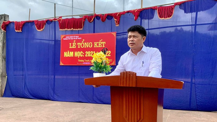 Thầy Hoàng Đức Hoà - Hiệu trưởng Trường Phổ thông dân tộc nội trú Bố Trạch. Ảnh: Website Trường. 1000007695-3391-3551.jpg