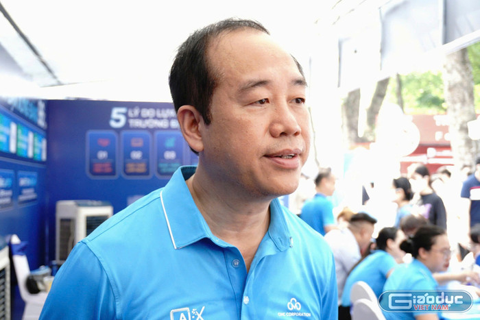 Phó Giáo sư, Tiến sĩ Nguyễn Thanh Tùng - Hiệu trưởng Trường Đại học CMC chia sẻ tại gian tư vấn. Ảnh: Ngọc Huyền gdvn-cmc5.jpg
