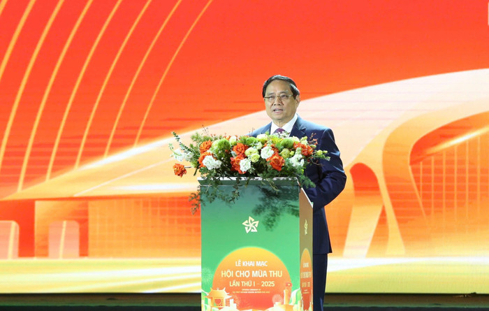 Thủ tướng Phạm Minh Chính tuyên bố khai mạc Hội chợ Mùa Thu 2025. Ảnh: VGP/Nhật Bắc. z71552387923494c2b30395191c4c835e7499823b8ce95-17614004987281694950275.jpg