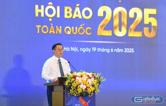 Ông Nguyễn Trọng Nghĩa - Ủy viên Bộ Chính trị, Bí thư Trung ương Đảng, Trưởng Ban Tuyên giáo và Dân vận Trung ương phát biểu chỉ đạo tại Hội báo. gdvn-ong-nguyen-trong-nghia.jpg