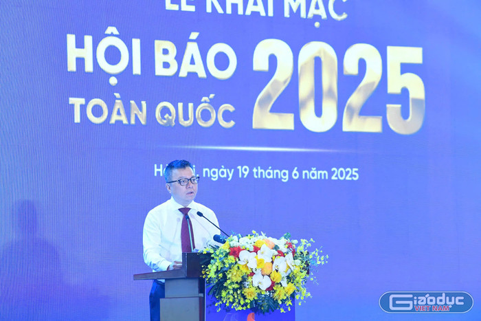 Ông Lê Quốc Minh, Ủy viên Trung ương Đảng, Tổng Biên tập Báo Nhân Dân, Phó Trưởng ban Ban Tuyên giáo và Dân vận Trung ương, Chủ tịch Hội Nhà báo Việt Nam phát biểu tại Lễ khai mạc. gdvn-ong-le-quoc-minh-8266.jpg