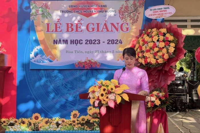 Cô Nguyễn Thị Thanh Nga - Hiệu trưởng Trường Trung học cơ sở Nguyễn Phú Hường. Ảnh: Website Trường 442405966-977769331024305-3321848251323651045-n-3358.jpg