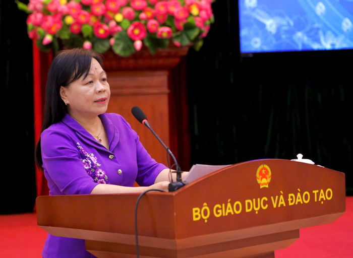 Bà Nguyễn Thị Mai Hoa - Phó Chủ nhiệm Ủy ban Văn hóa và Xã hội phát biểu. Ảnh: Xuân Phú 2.jpg