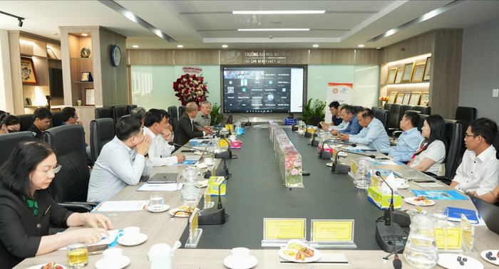 Toàn cảnh buổi tọa đàm. 11-2952.jpg