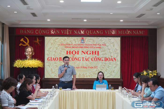 Ông Nguyễn Xuân Nguyên - Phó Bí thư Đảng uỷ Khối Doanh nghiệp phường Cửa Nam phát biểu tại hội nghị. cn1-3529.jpg