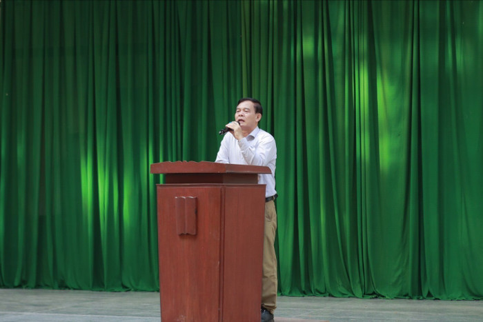 Thầy Lê Văn Trung - Phó Hiệu trưởng Trường Trung học phổ thông chuyên Lê Khiết (phường Nghĩa Lộ, tỉnh Quảng Ngãi). Ảnh: NTCC 559426978-1738984417057090-1692561765454397899-n-2434.jpg