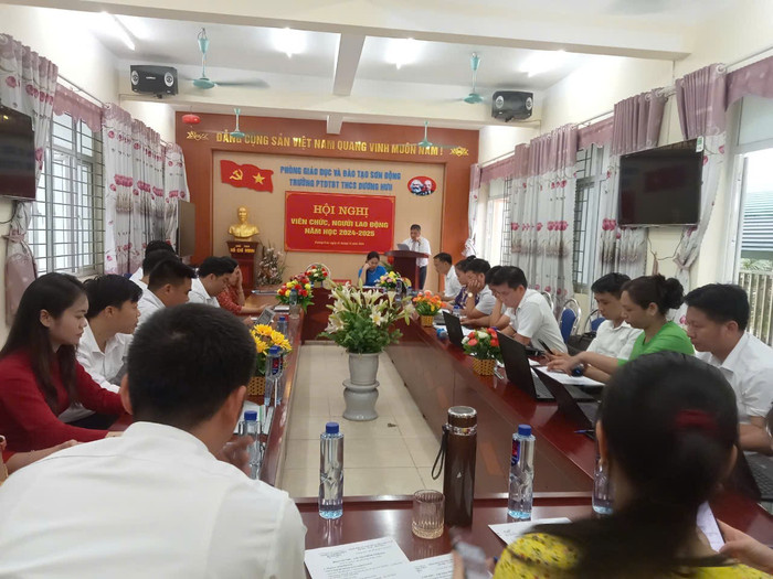 Trường Phổ thông dân tộc bán trú Trung học cơ sở Dương Hưu trong Hội nghị cán bộ, viên chức, người lao động năm học 2024-2025. Ảnh: Website trường. 2024-10-08-01-49-232.jpg