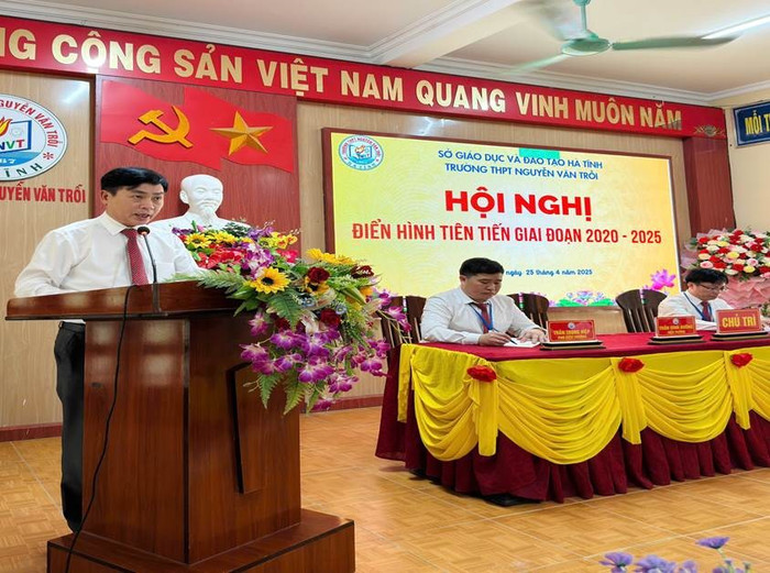 Thầy Trần Đình Hường - Hiệu trưởng Trường Trung học phổ thông Nguyễn Văn Trỗi (huyện Lộc Hà, tỉnh Hà Tĩnh). Ảnh: NVCC 2025-04-25-15-19-142.png