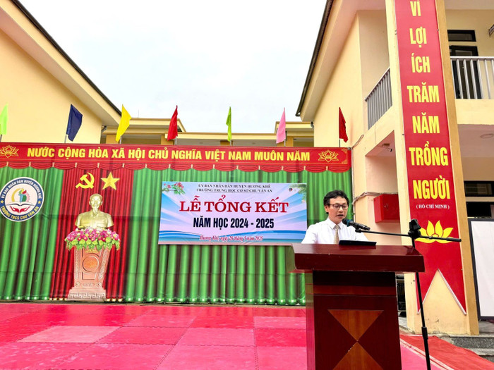 Thầy Nguyễn Ánh - Hiệu trưởng Trường Trung học cơ sở Chu Văn An. Ảnh: Website Trường. 672cd678cae87fb626f9.jpg