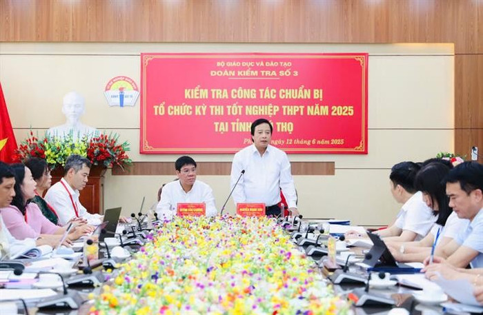 Phó Chủ tịch Uỷ ban nhân dân, Trưởng Ban Chỉ đạo Kỳ thi tốt nghiệp trung học phổ thông tỉnh Phú Thọ Nguyễn Mạnh Sơn. Phó Chủ tịch Uỷ ban nhân dân, Trưởng Ban Chỉ đạo Kỳ thi tốt nghiệp trung học phổ thông tỉnh Phú Thọ Nguyễn Mạnh Sơn.