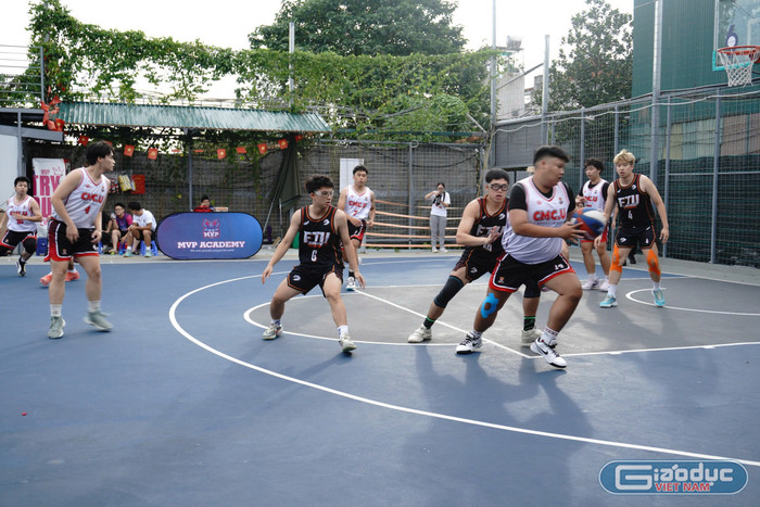 Hai đội giằng co gay cấn và dần xuất hiện khoảng cách tỷ số lớn từ hiệp 3. gdvn-ftu3.jpg