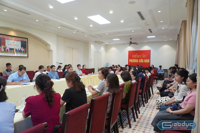Chủ tịch các công đoàn cơ sở đến tham gia hội nghị. gdvn-cn3.jpg