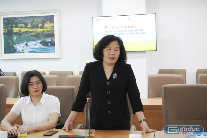 Cô Ngô Tố Uyên - Hiệu trưởng Trường Tiểu học Hợp Giang. gdvn-vepic6.jpg