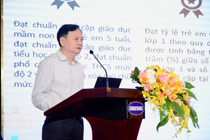 Phó Vụ trưởng Vụ Kế hoạch - Tài chính Phạm Văn Sinh báo cáo đề xuất các chỉ tiêu giáo dục và đào tạo trong Bộ tiêu chí quốc gia về nông thôn mới các cấp giai đoạn 2026 - 2030. anh-4.jpg