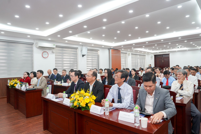 Diễn đàn “Hợp tác quốc tế về giáo dục nghề giữa Trung Quốc và Việt Nam” do Trường Đại học Hùng Vương Thành phố Hồ Chí Minh (DHV) phối hợp cùng các đơn vị tổ chức. Ảnh: DHV dsc01077.jpg